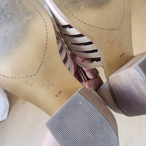 Caslon Sadie Tan Perforated Leather Cut Out Heels Women's size 8.5 - Picture 5 of 5